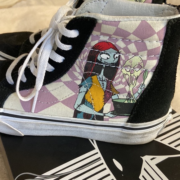 Nightmare Before Christmas Sk8-Hi Zip Vans - Picture 2 of 7
